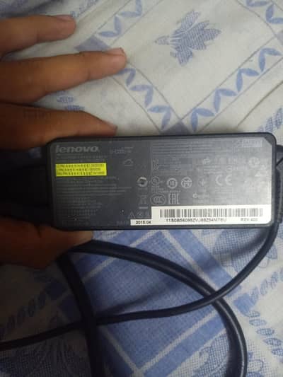 laptop ka charger hai for sell
