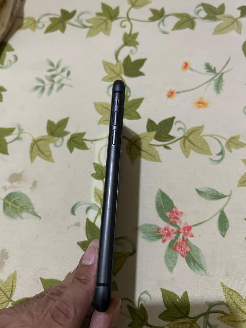 Apple iPhone 11 3