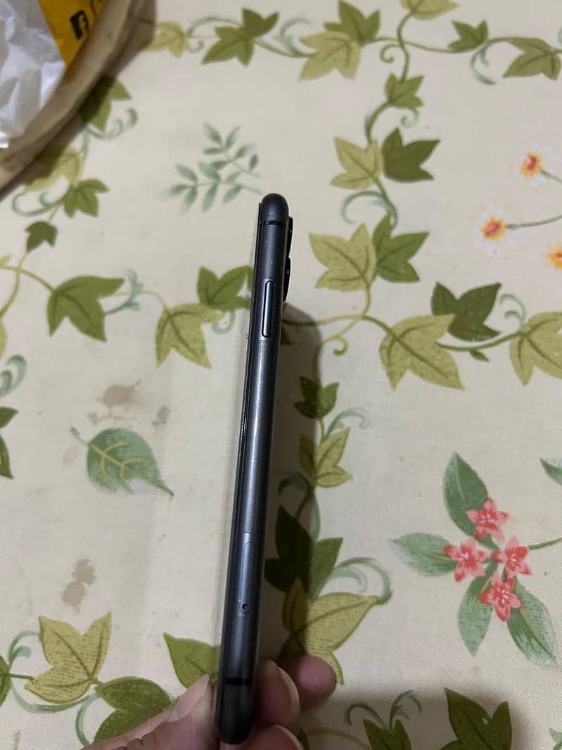 Apple iPhone 11 4