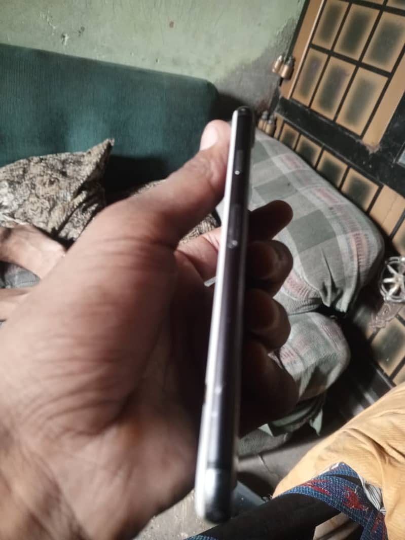 Apple iPhone 8 3