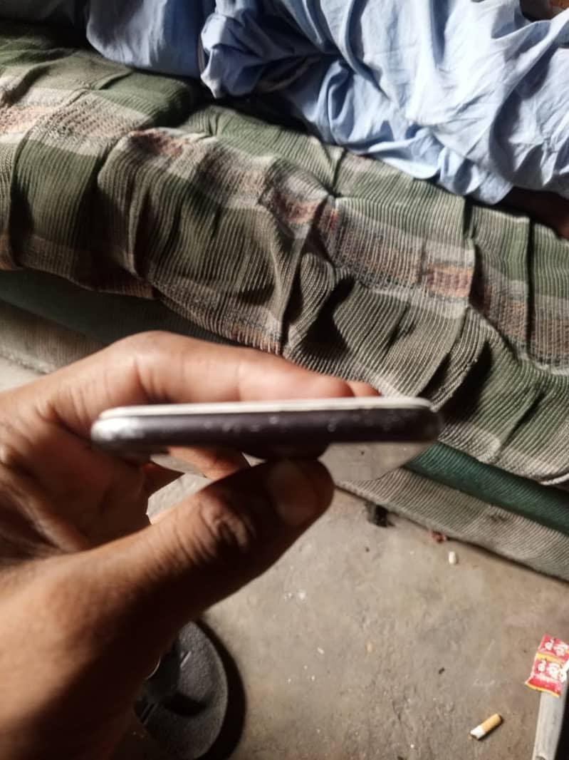 Apple iPhone 8 6