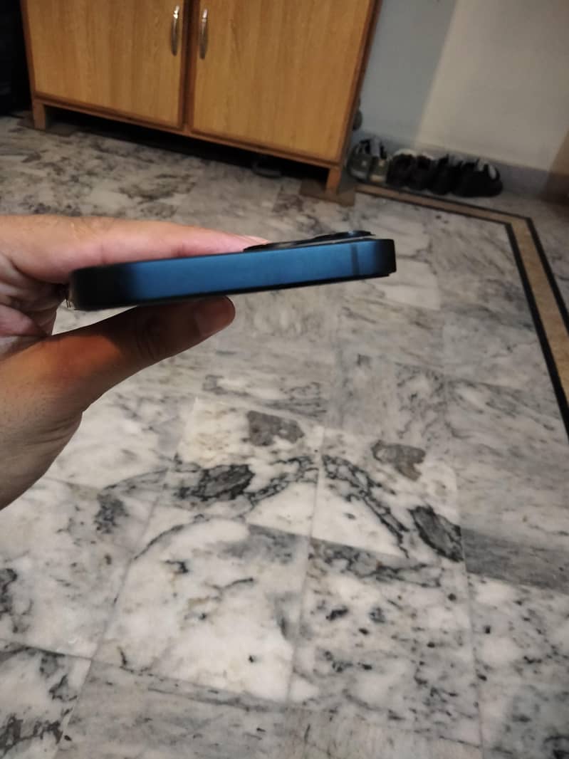 Apple iPhone 13 7