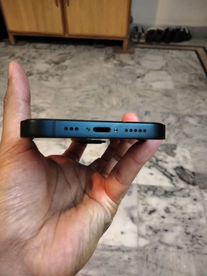Apple iPhone 13 8