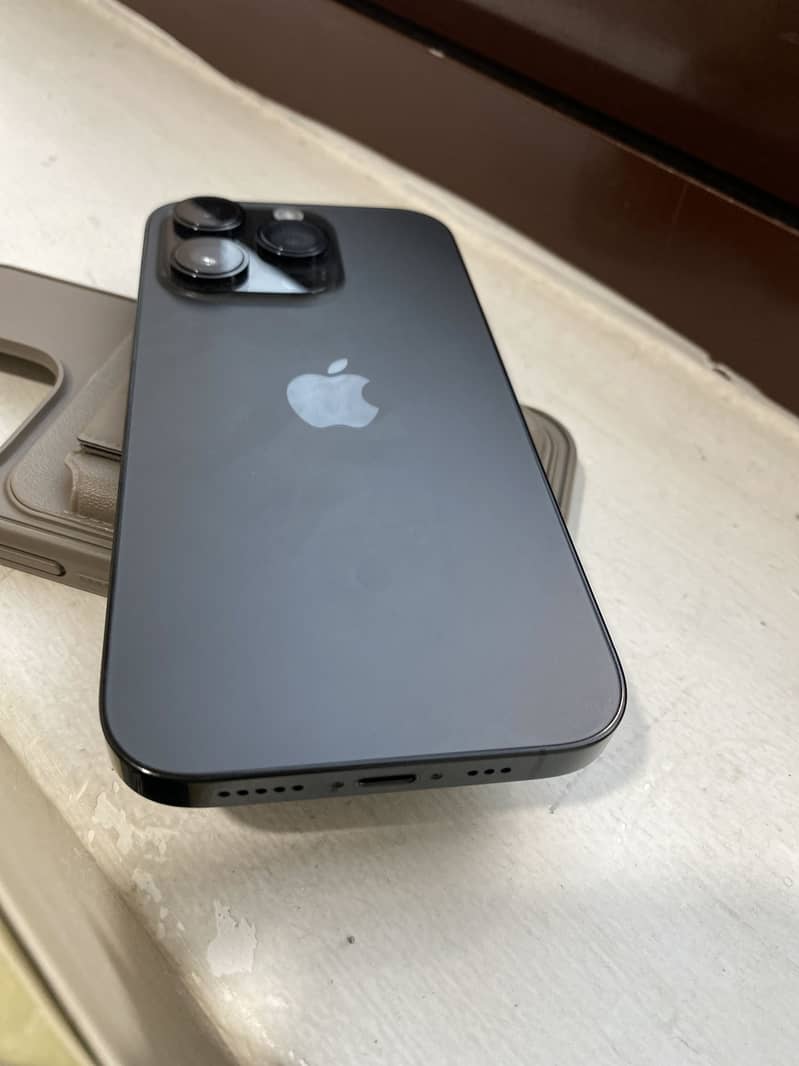 Apple iPhone 14 Pro 1 TB 175000/- 1