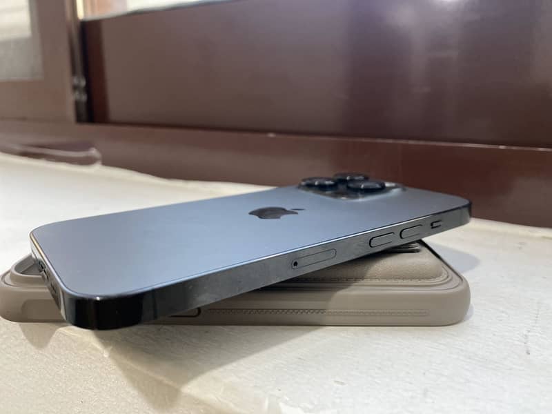 Apple iPhone 14 Pro 1 TB 175000/- 2