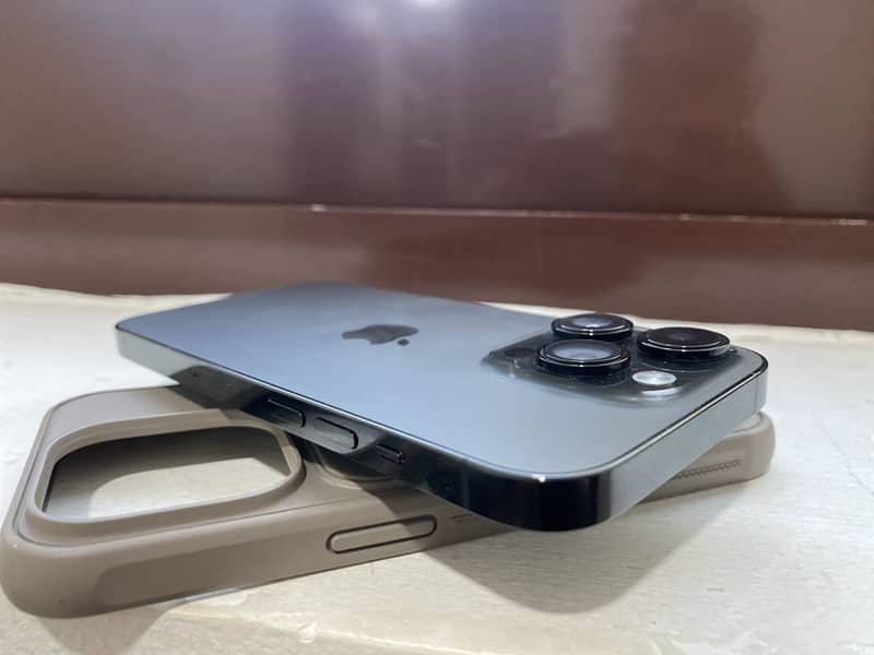 Apple iPhone 14 Pro 1 TB 175000/- 3