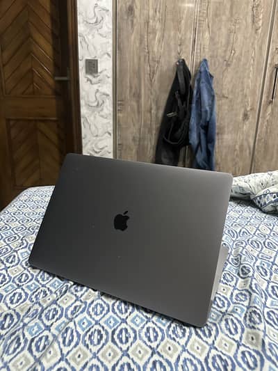 Macbook pro 2019 16” i7 16/512 4GB graphic