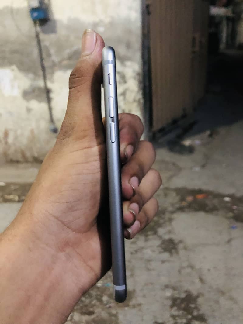 Apple iPhone 6S 1