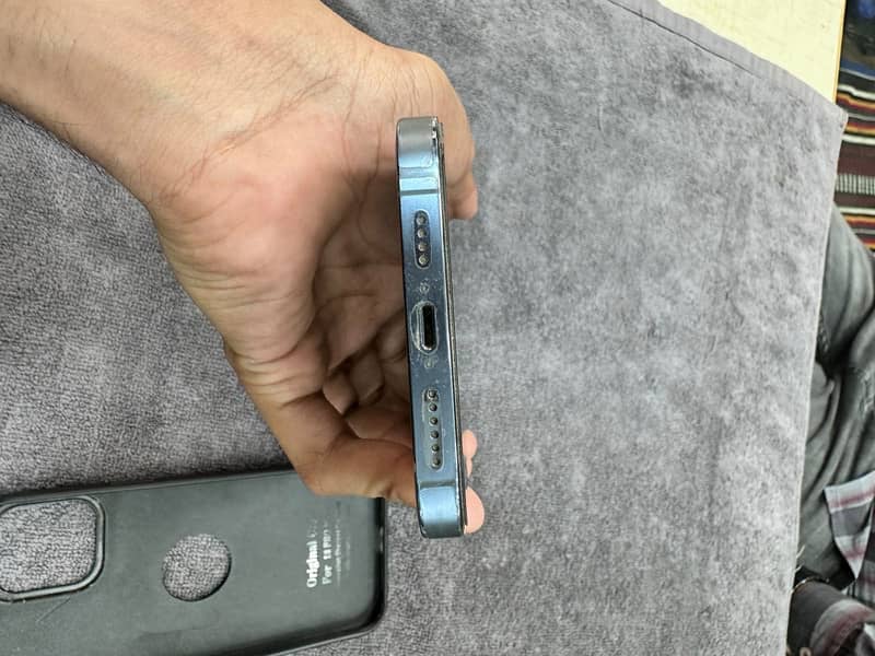 Apple iPhone 13 Pro Max 1