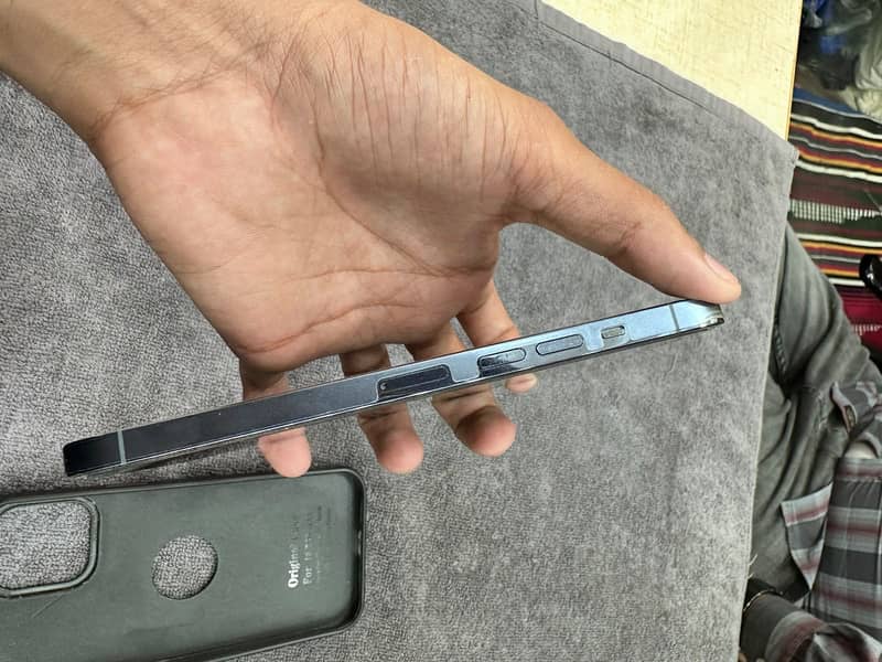 Apple iPhone 13 Pro Max 2