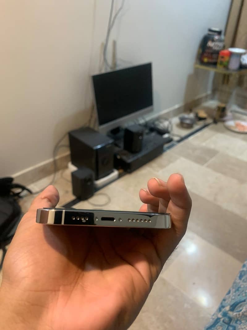 Apple iPhone 14 Pro Max 1