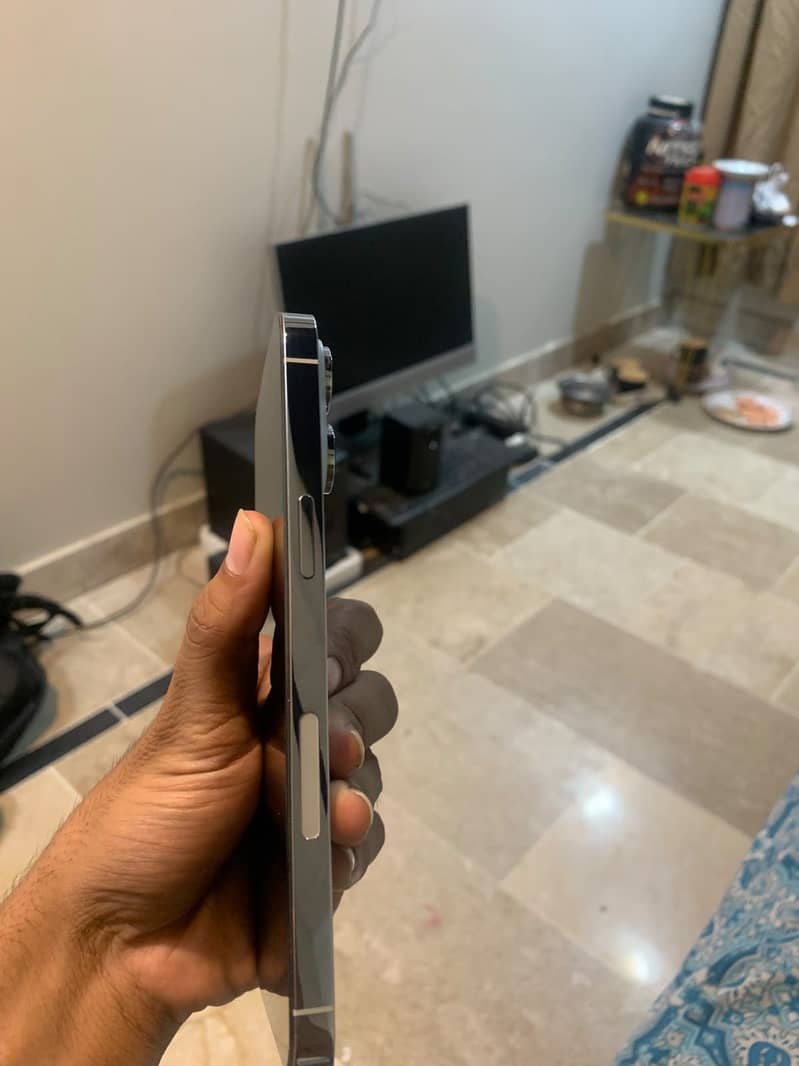 Apple iPhone 14 Pro Max 6