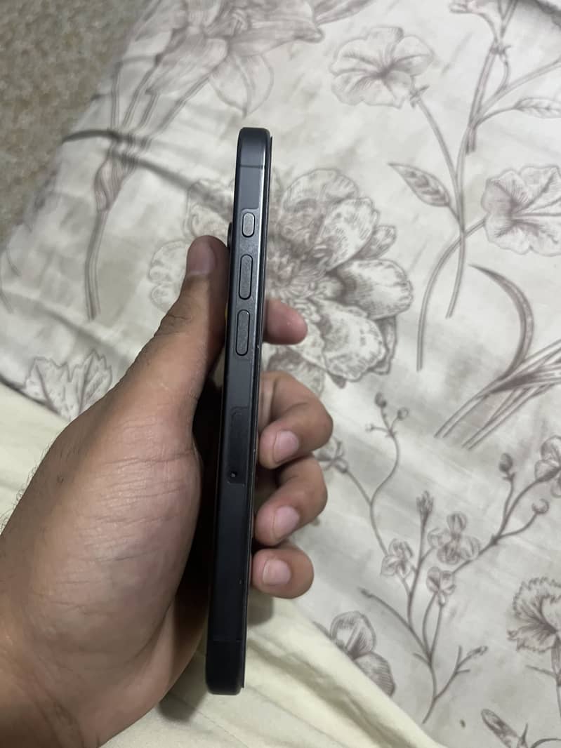 Apple iPhone 15 Pro 2