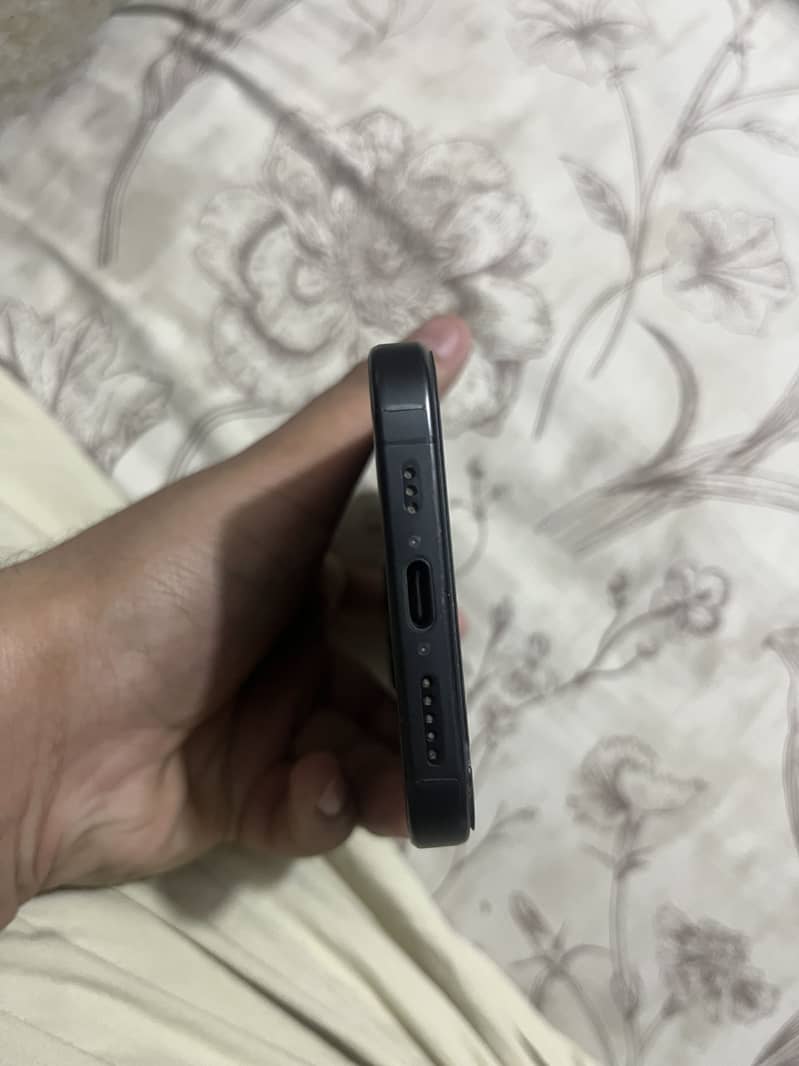 Apple iPhone 15 Pro 3