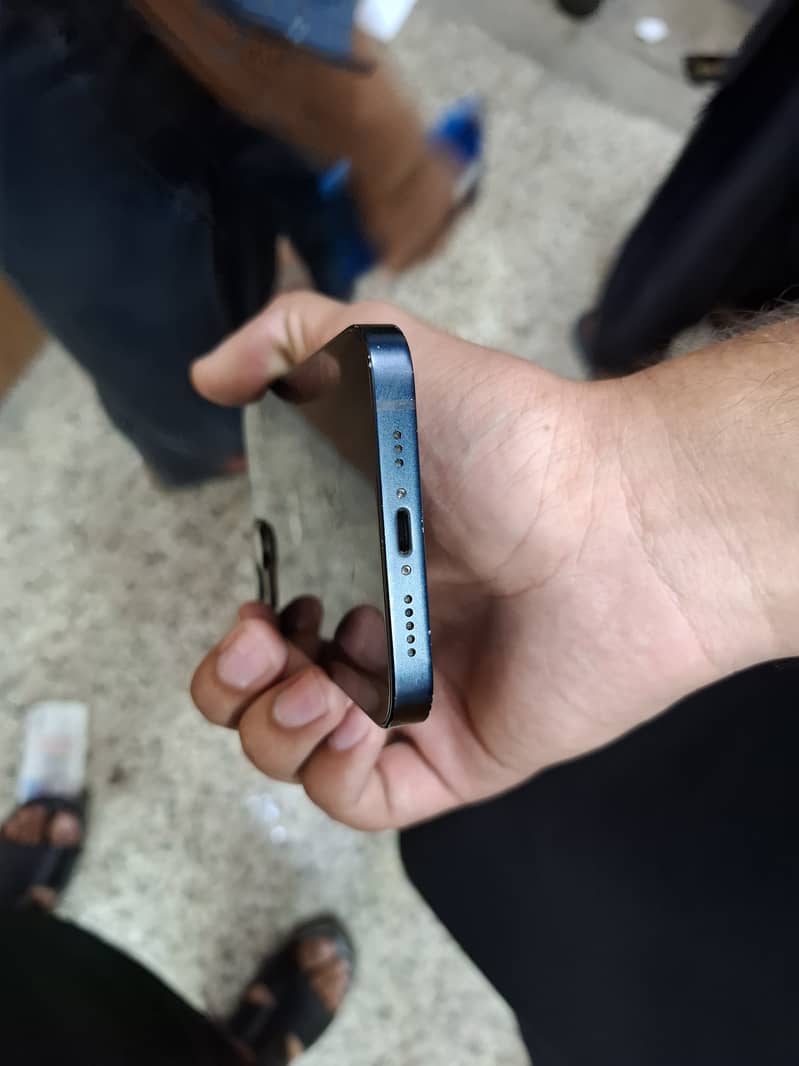 Apple iPhone 13 2