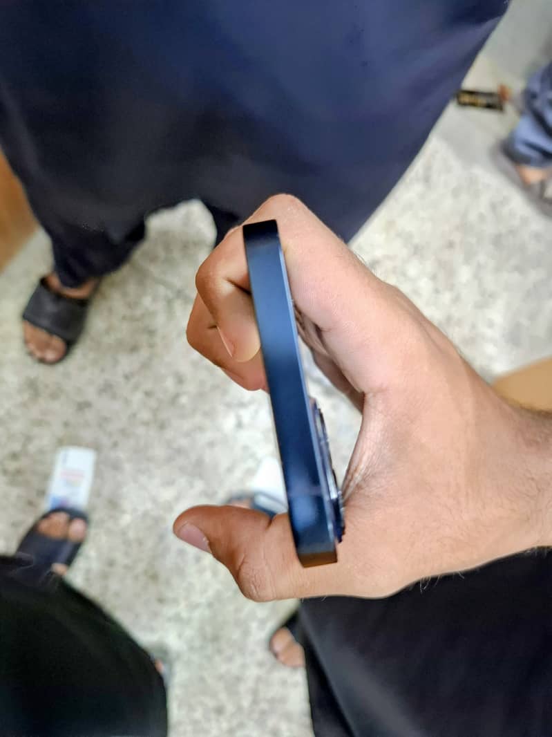 Apple iPhone 13 7