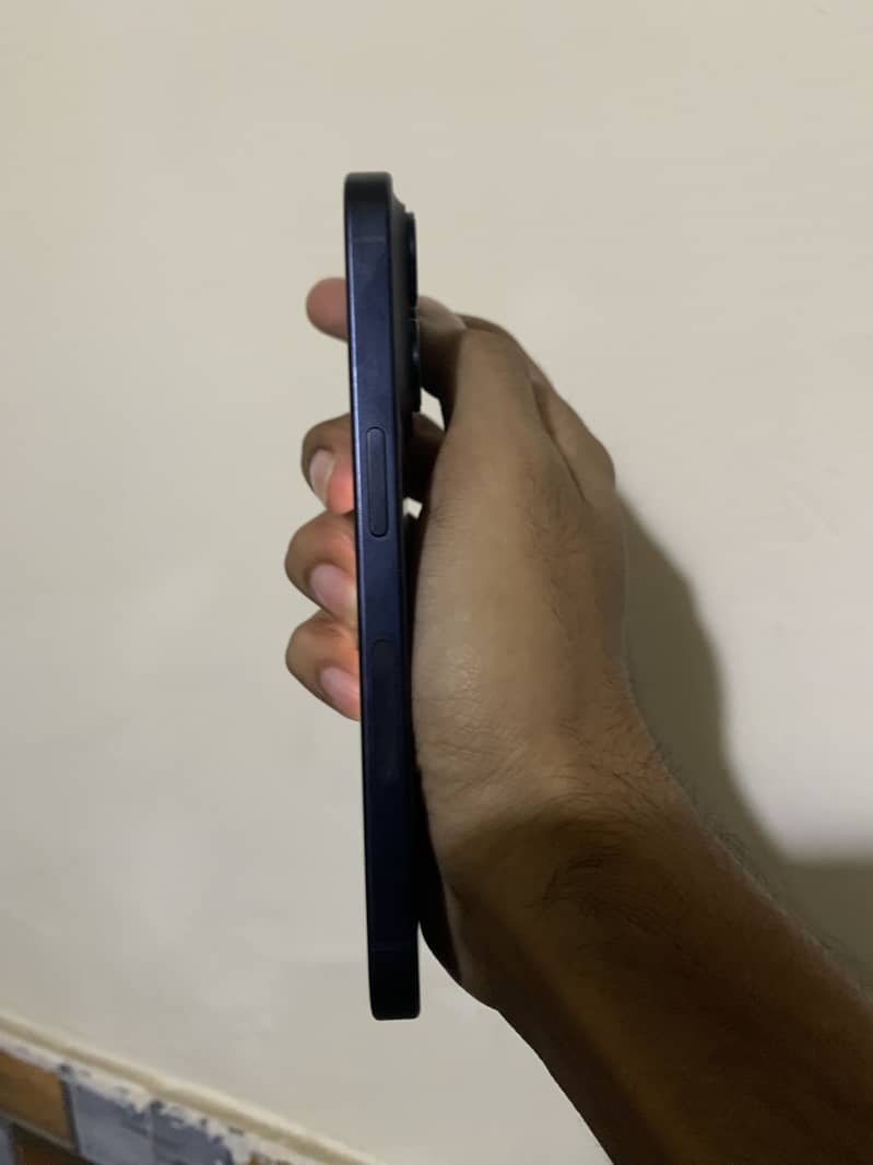 Apple iPhone 15 Pro 3