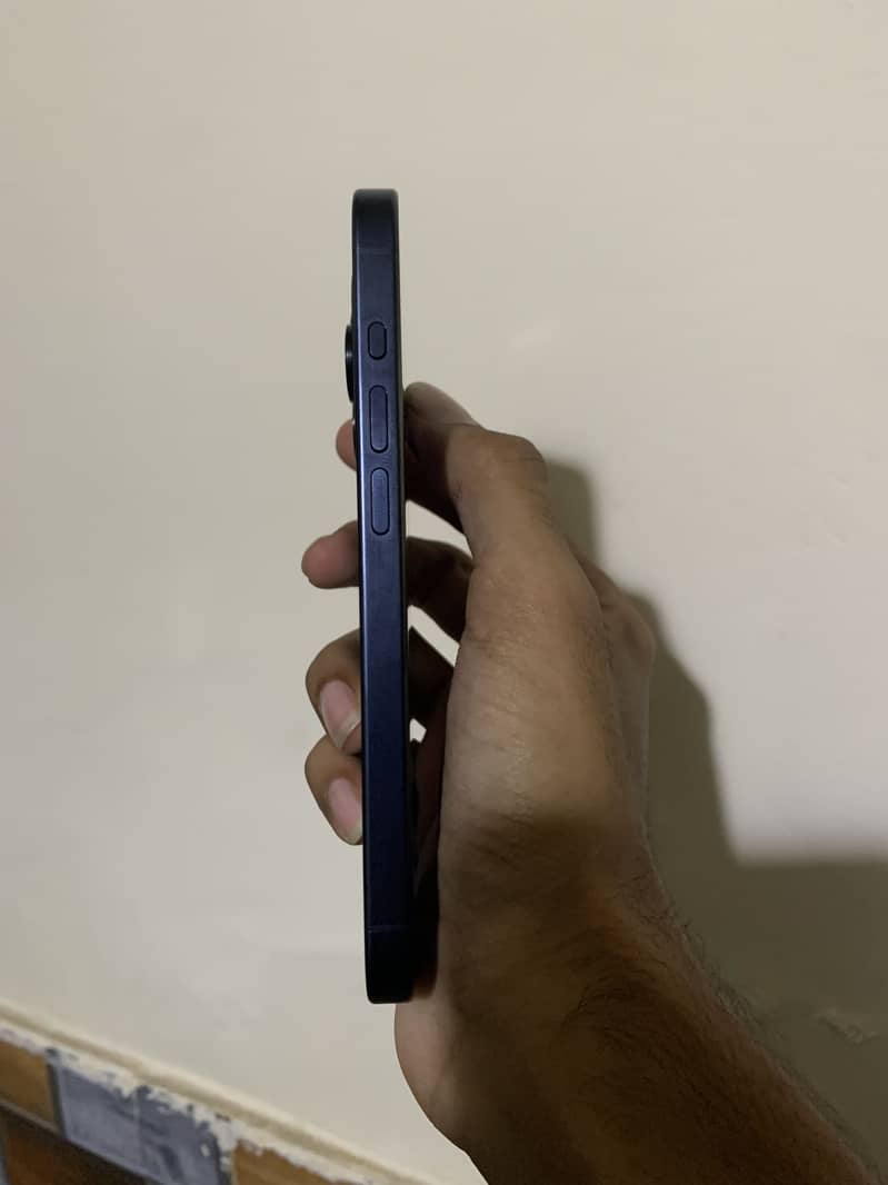 Apple iPhone 15 Pro 4