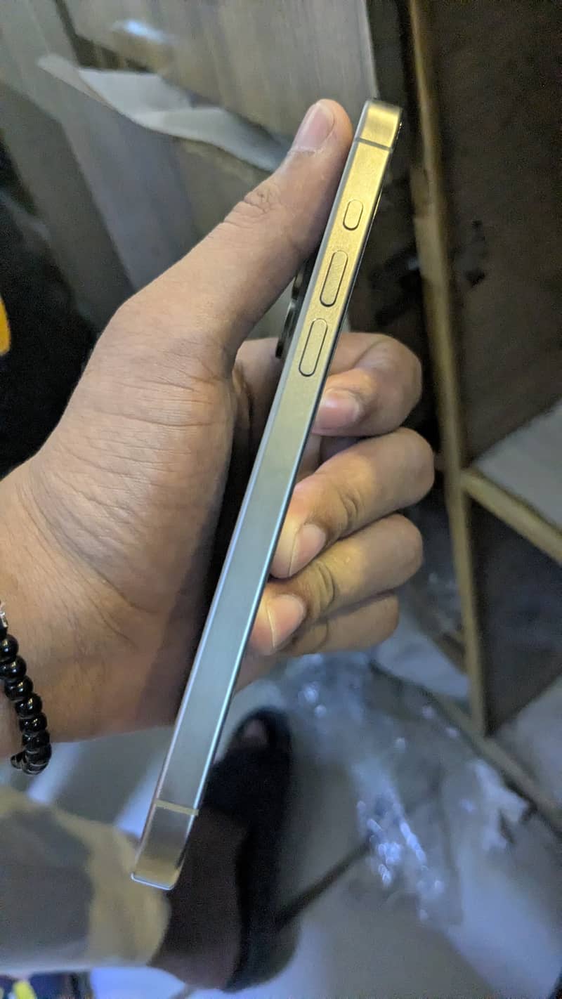 Apple iPhone 15 Pro Max 2