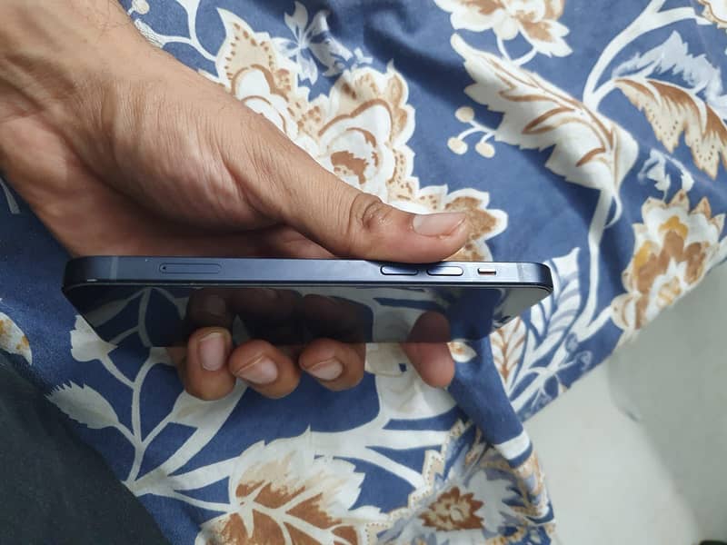 Apple iPhone 12 3