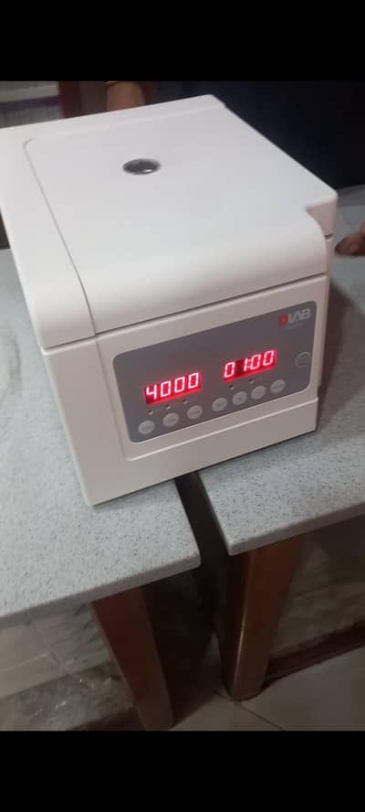 centrifuge DM 0408 - 12 Samples (D Lab)