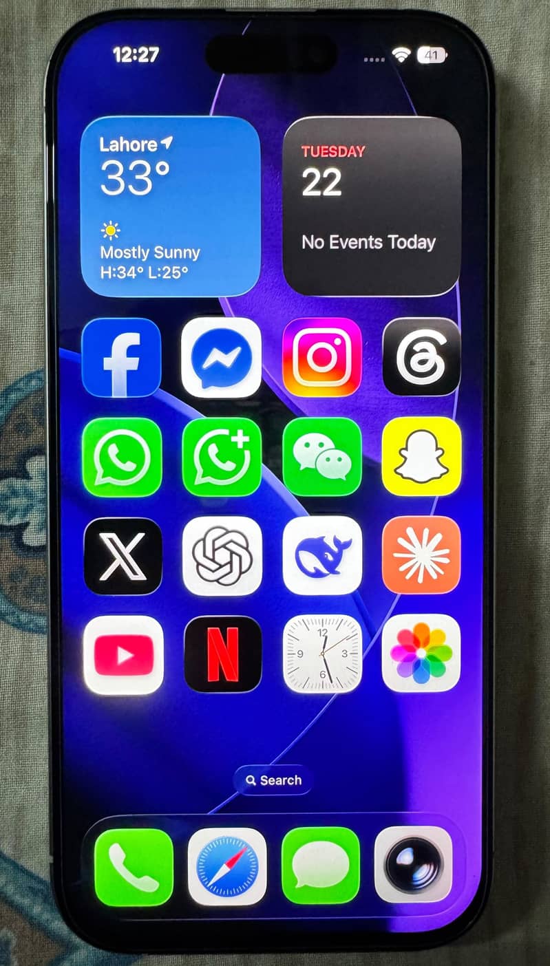 Apple iPhone 16 Pro 1