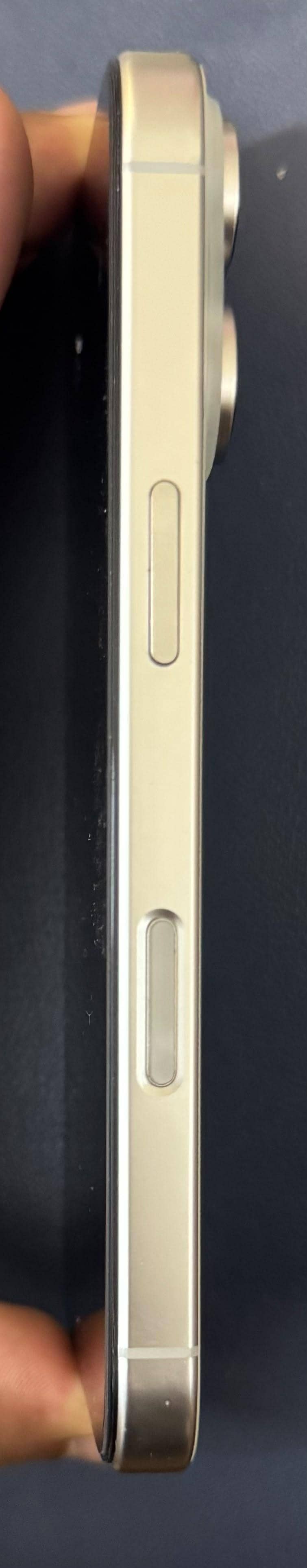 Apple iPhone 16 Pro 2