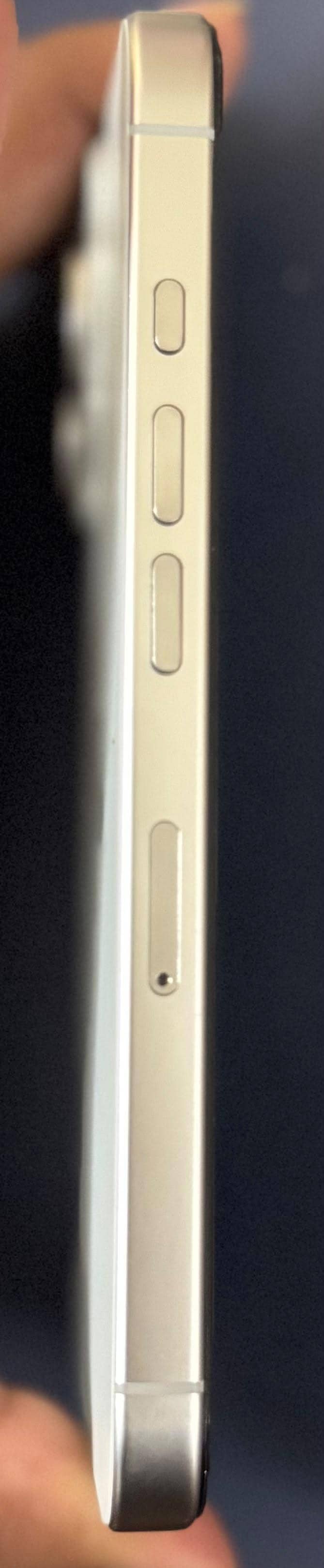 Apple iPhone 16 Pro 3
