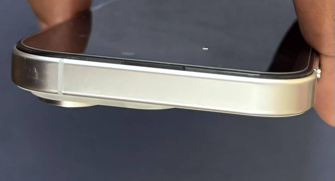 Apple iPhone 16 Pro 4