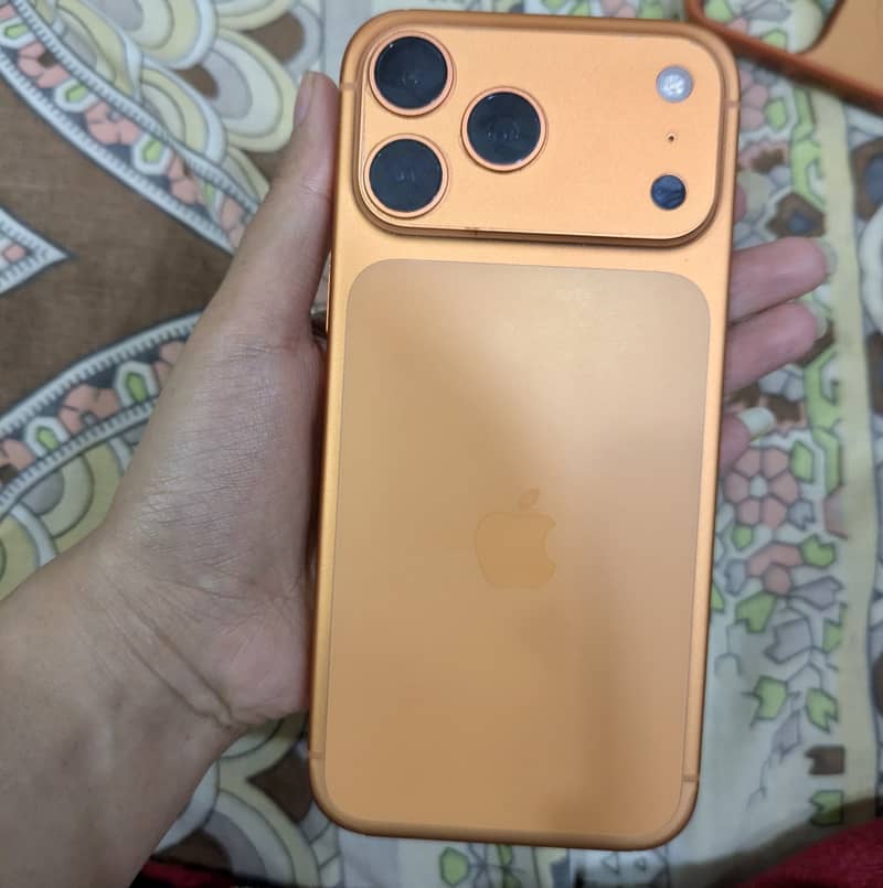 Apple iPhone 17 Pro Max 2