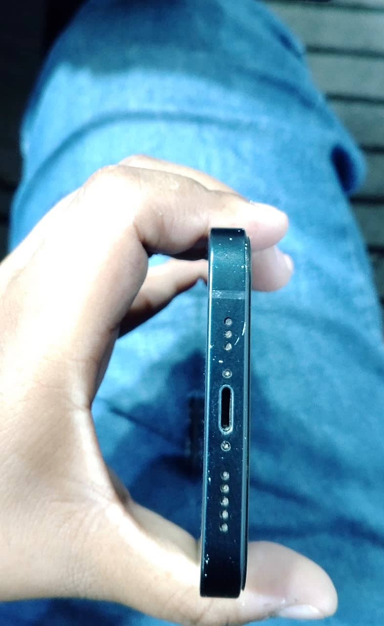 Apple iPhone 13 4