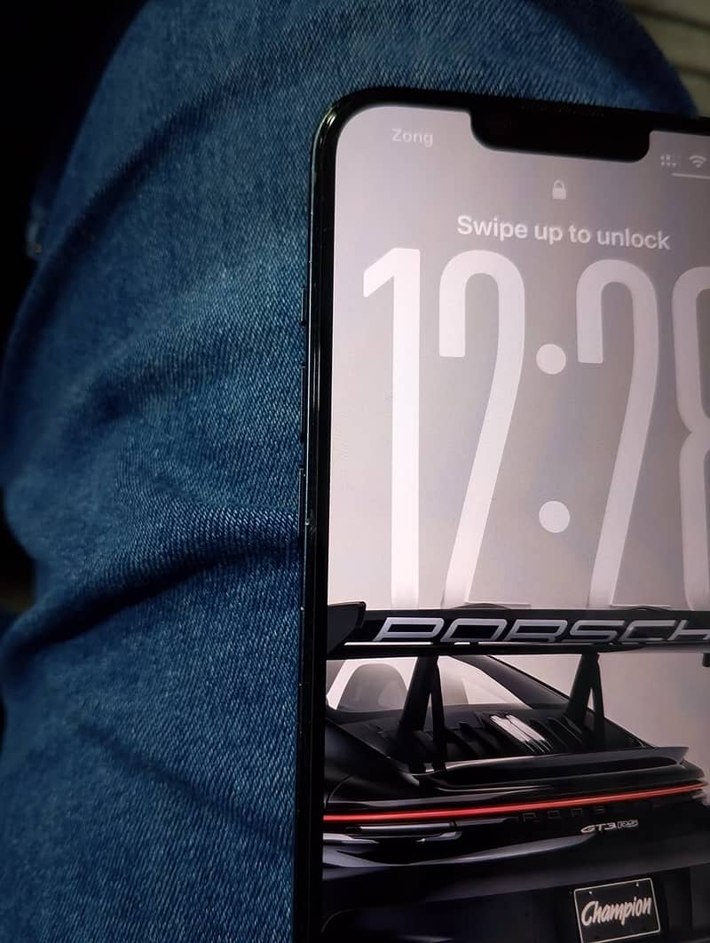 Apple iPhone 13 5