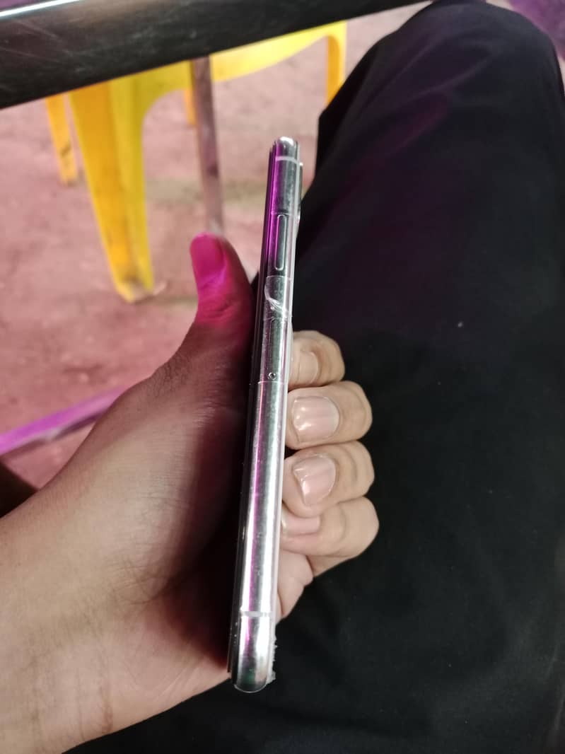 Apple iPhone X 3