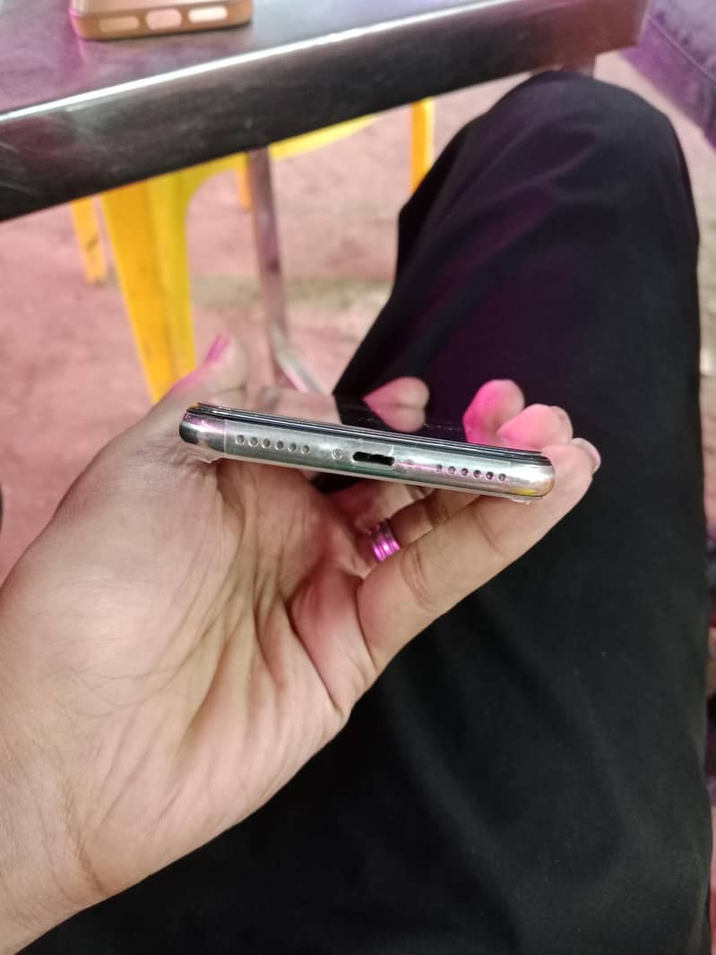 Apple iPhone X 5