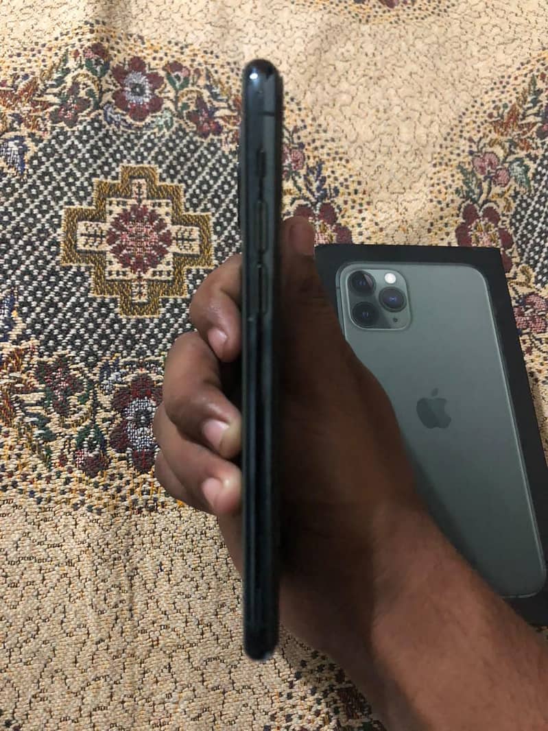 Apple iPhone 11 Pro 2