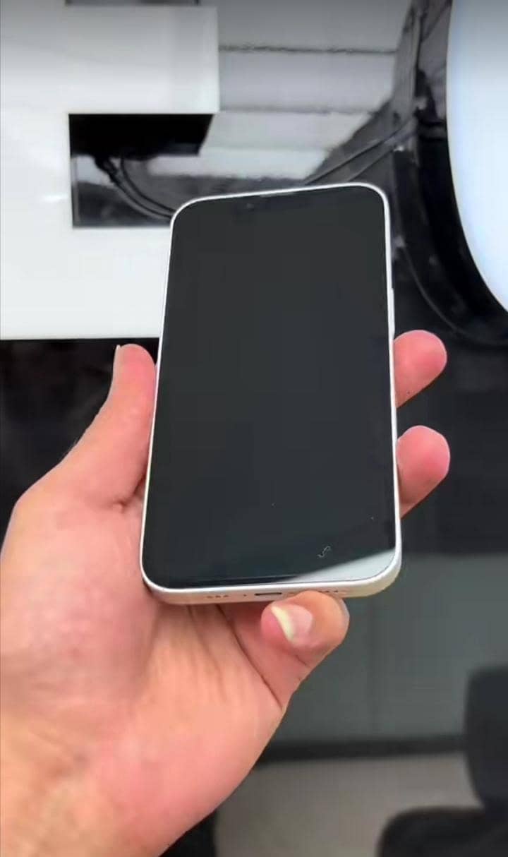 Apple iPhone 14 3