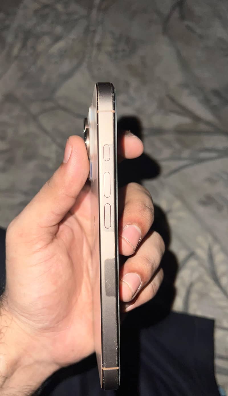 Apple iPhone 16 Pro 2