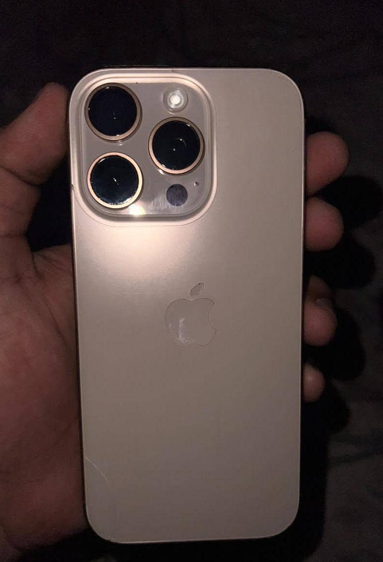 Apple iPhone 16 Pro 3