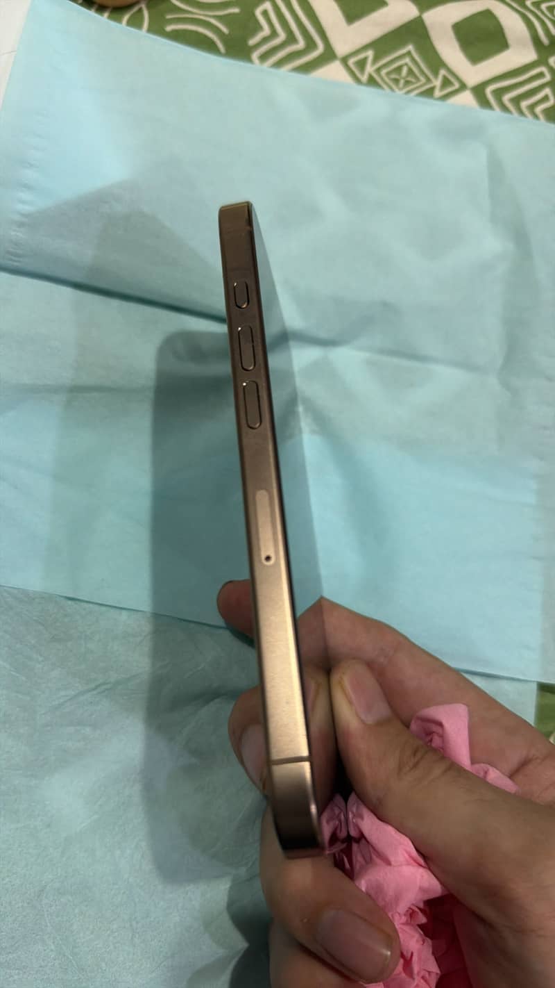 Apple iPhone 16 Pro 2