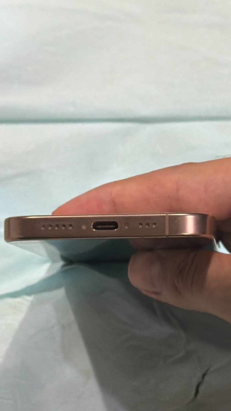 Apple iPhone 16 Pro 4