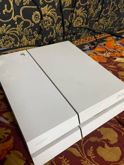 PS4 Fat Glacier edition ( jailbreak with 2 controllers)