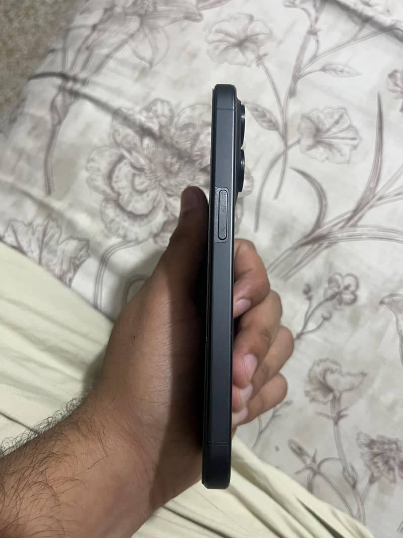 Apple iPhone 15 Pro 2