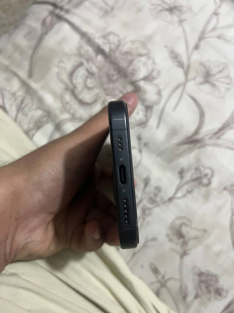 Apple iPhone 15 Pro 3