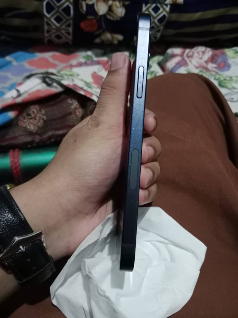 Apple iPhone 12 3