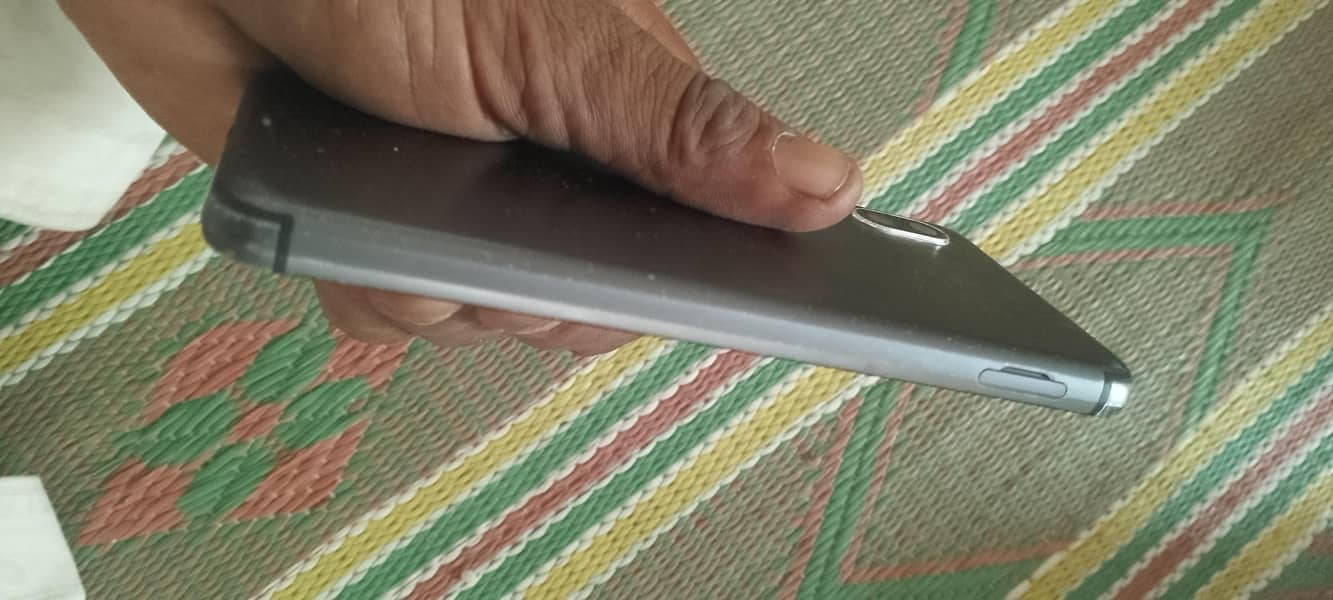 Sharp Aquos Sense 5
