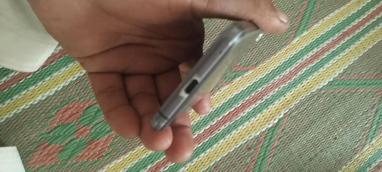 Sharp Aquos Sense 6