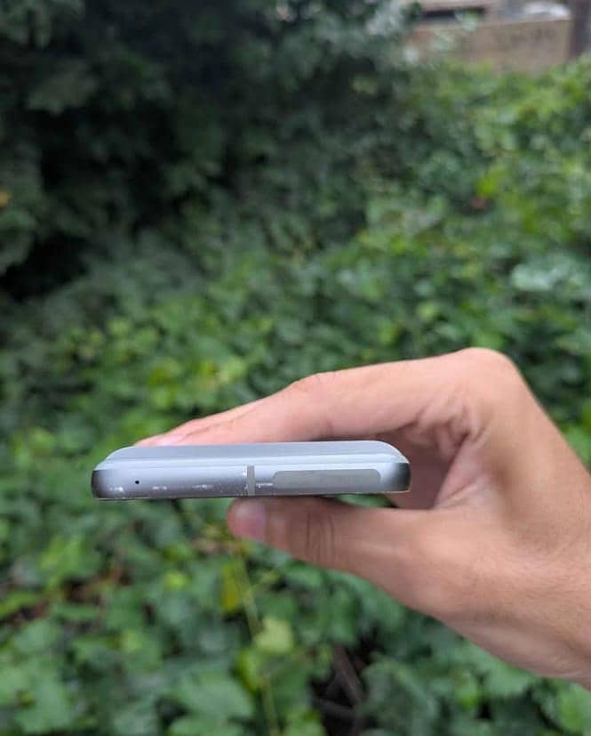 Google Pixel 8 4