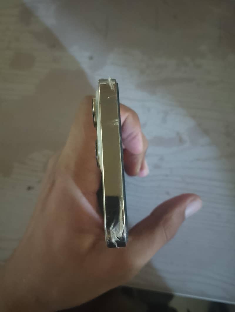 Apple iPhone 13 Pro 4