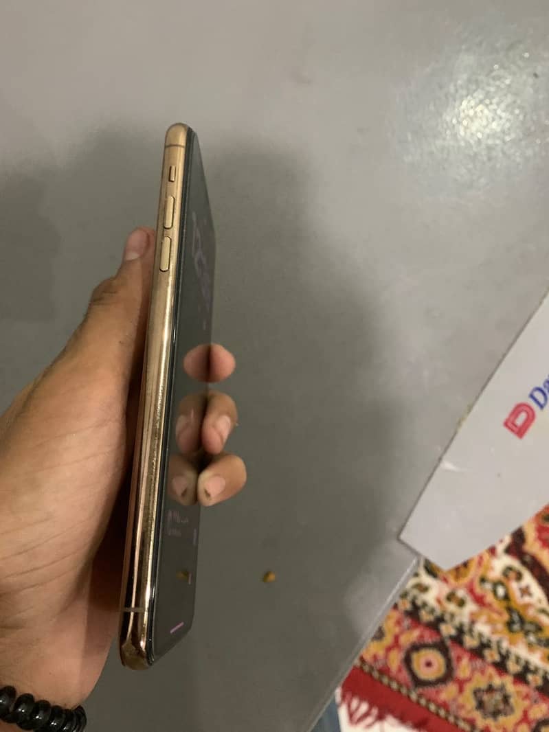 Apple iPhone 11 Pro Max 1