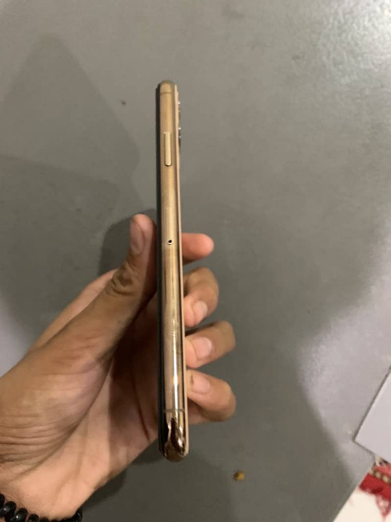 Apple iPhone 11 Pro Max 2